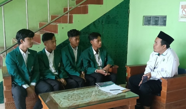 Sinergi Empat Mahasiswa PPL UNSIQ Wonosobo di MTsN 1 Brebes: Dari Ruang Kelas Hingga Pengabdian di Boarding School